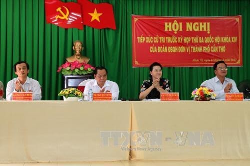 Top legislator talks to voters in Can Tho - ảnh 1